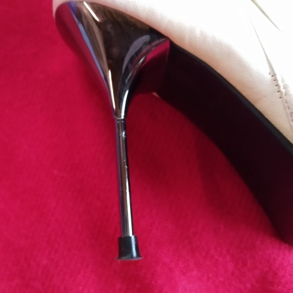Basconi Cream Leather Stiletto Boots, SZ. 37 (6.5) - Picture 3 of 13